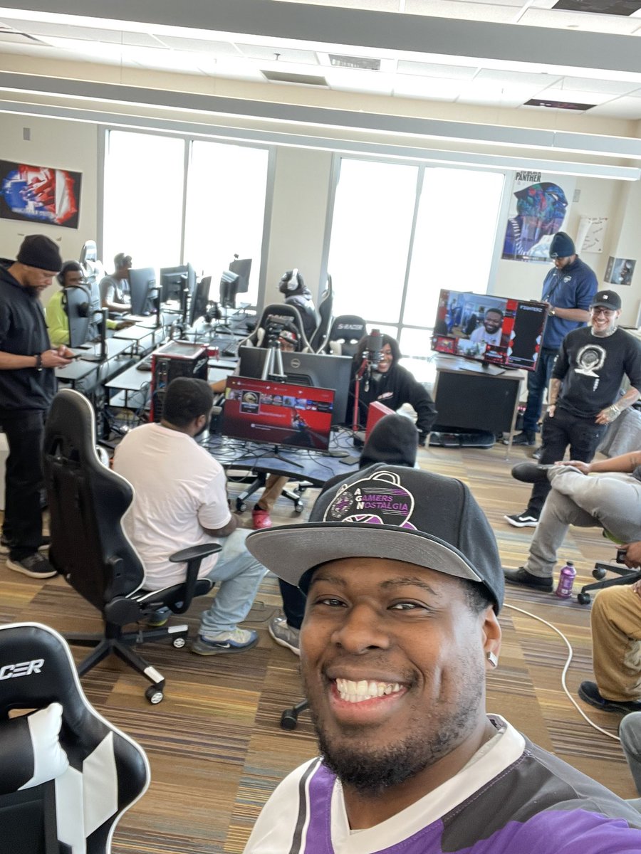 AGNostalgia1's tweet photo. Had a great time at the exhibition 5v5 against the @585fighterz! Shout to @dantonio585 and his crew for putting this together. Also shouts to Jeff and the Downtown Library for allowing us to have the event at their space! GGs everyone! #agn #585fighterz #esports #fgc #exhibition https://t.co/pRIyP5UFfb