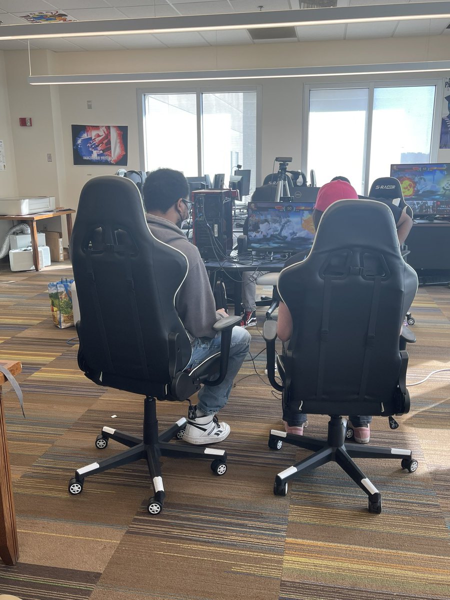 AGNostalgia1's tweet photo. Had a great time at the exhibition 5v5 against the @585fighterz! Shout to @dantonio585 and his crew for putting this together. Also shouts to Jeff and the Downtown Library for allowing us to have the event at their space! GGs everyone! #agn #585fighterz #esports #fgc #exhibition https://t.co/pRIyP5UFfb