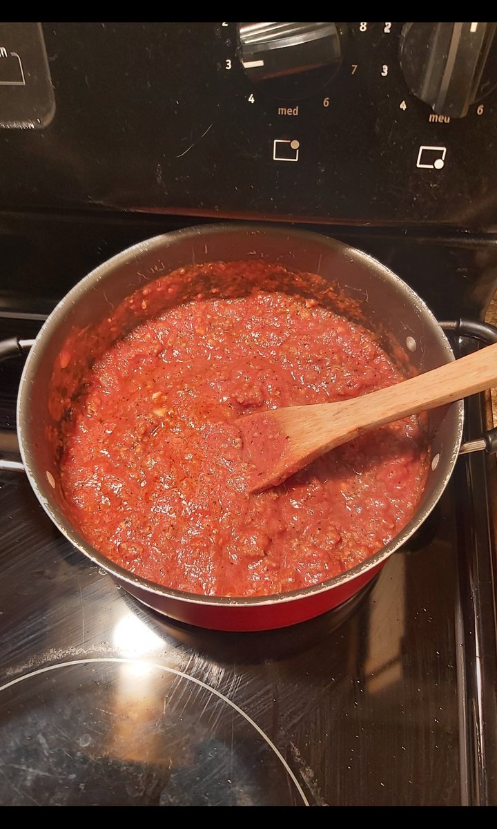 Twm1958's tweet photo. It's #SpaghettiSaturday at the cat ranch and I'm making Goodfellas prison pasta sauce. I use Big Paulie's system for the garlic, but unlike Vinnie, I don't put too many onions in the sauce! If you've seen Goodfellas you'll understand! ๐ #TimsSlackerCooking https://t.co/ZwsOVxGtgt