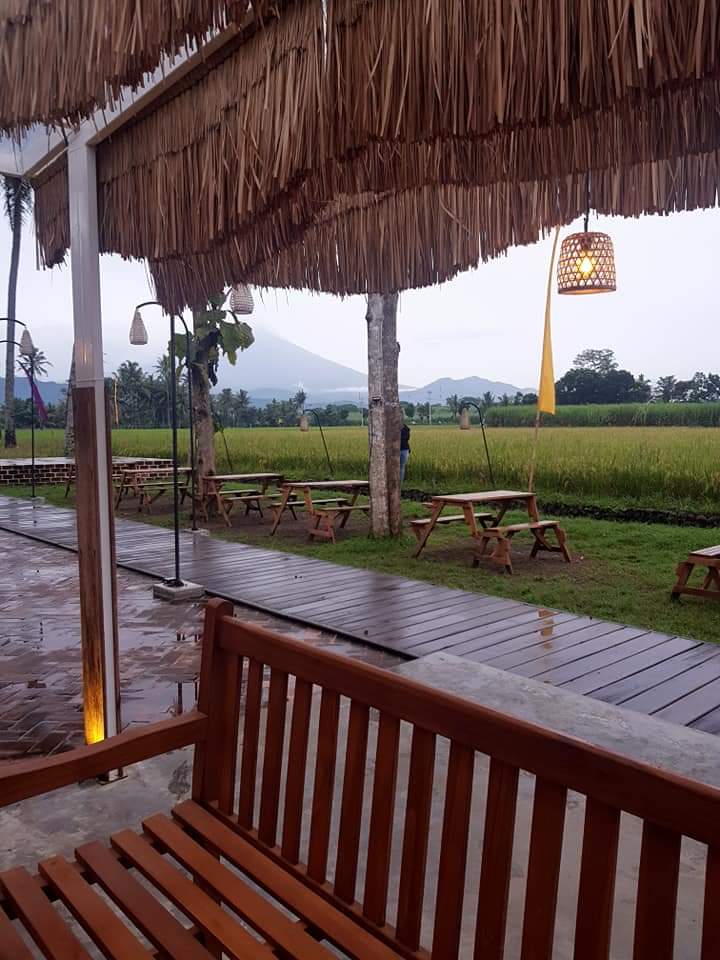 jacintha_box's tweet photo. Hidup di antara pegunungan & persawahan di ๐ ๐ฎ๐ด๐ฒ๐น๐ฎ๐ป๐ด. No sky scraper, just natural view for the pleasure of your eyes
@WisataMagelang_ @txtdrMagelang @MagelangFair
https://t.co/psGyry23Yk
#LifeInMagelang
#PesonaKabupatenMagelang https://t.co/NTr703wriM
