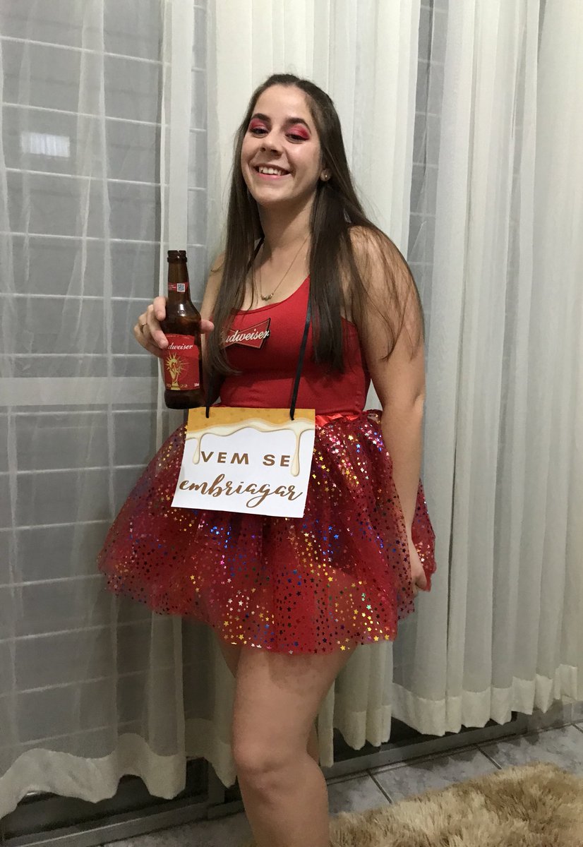 Flaviaabalbinot's tweet photo. Fotinhas de ontem pra deixar registrado essa fantasia que mais minha cara impossível 🤪 https://t.co/9PuEw4xiuO