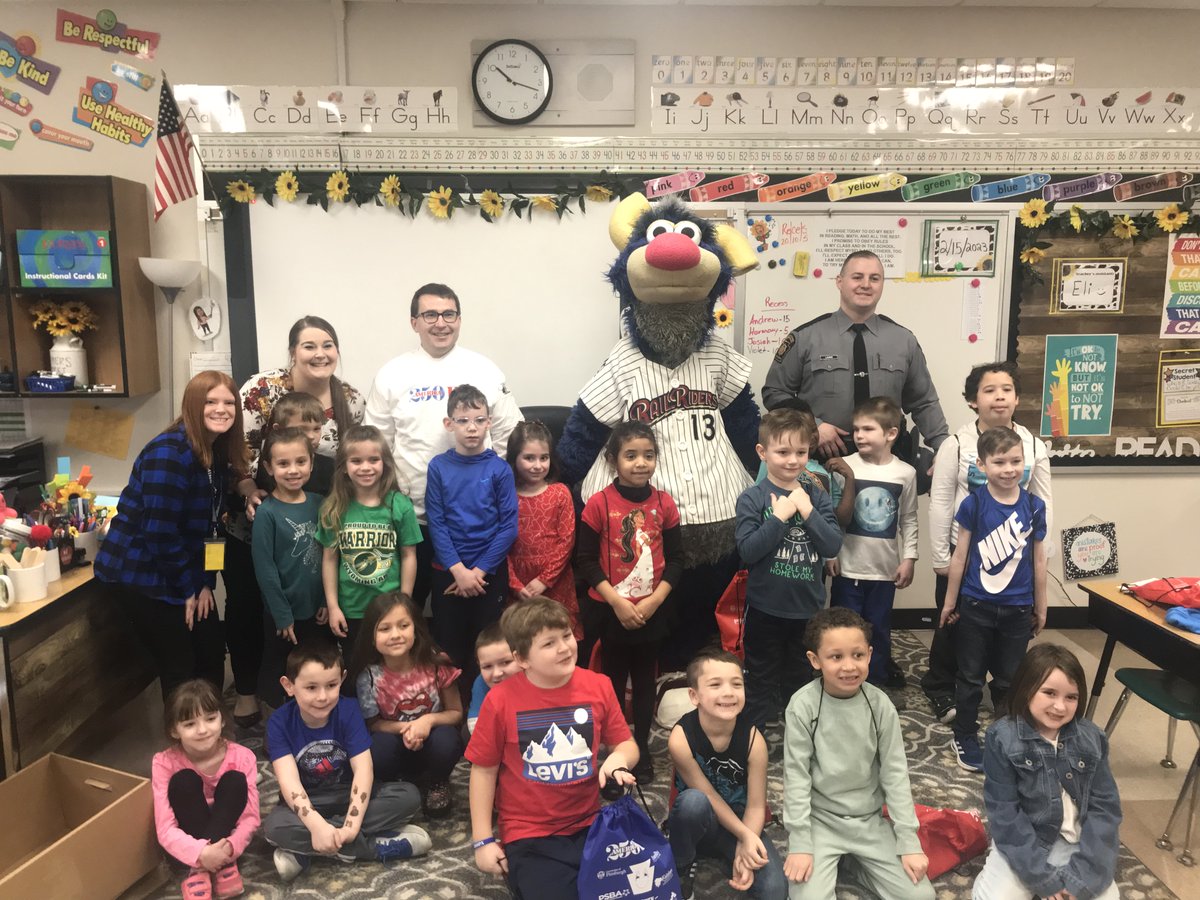 swbrailriders's tweet photo. CHAMP handed out @America250_PA bags to students at Wyoming Area Primary Center as part of the #KeystoneClassroomInitiative! 📚🖍️ A special thanks to Troop R Dunmore Recruiter Nick Lakkis for escorting CHAMP.
➡️ To book a CHAMP appearance, please visit: https://t.co/0Lrj2IdGXd https://t.co/eJjLMEznqn