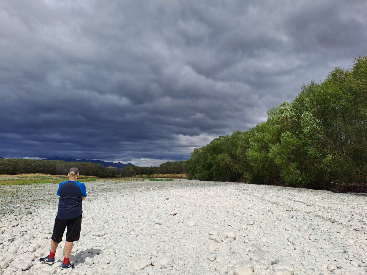 ApeJane's tweet photo. A dry stretch  of  the  Whitestone River. Those moody clouds are not coming this way https://t.co/TiEa5MAFwI