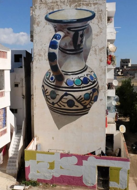 andreamosquera8's tweet photo. El mostro de Manolo Mesa hace cosas así por ejemplo. Admiración total. (Edificio en Túnez) https://t.co/1ZG9TfVlOm