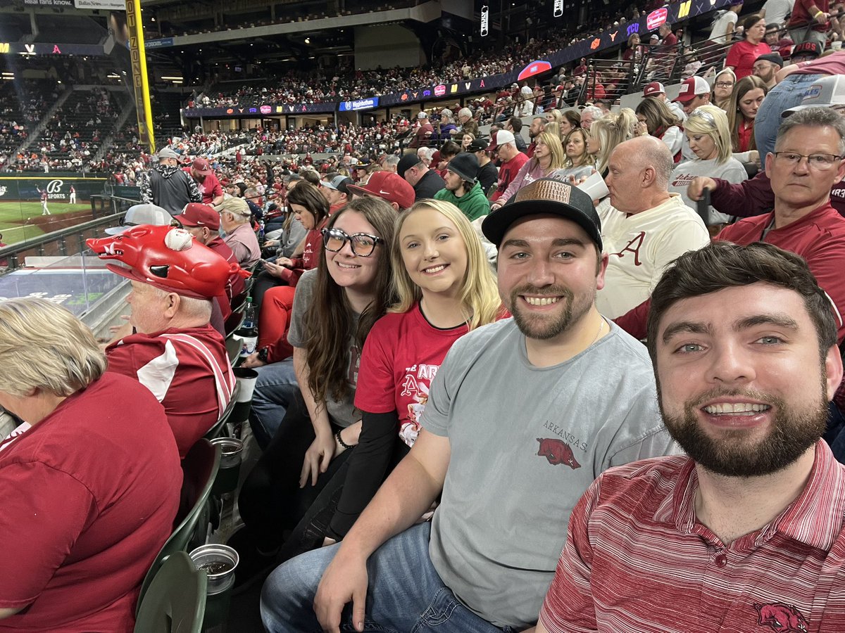 macee__34's tweet photo. Been here since 10:45 this morning for our Hogs🐗❤️ #putusontheboard @GlobeLifeField https://t.co/TjoeVYcWUm