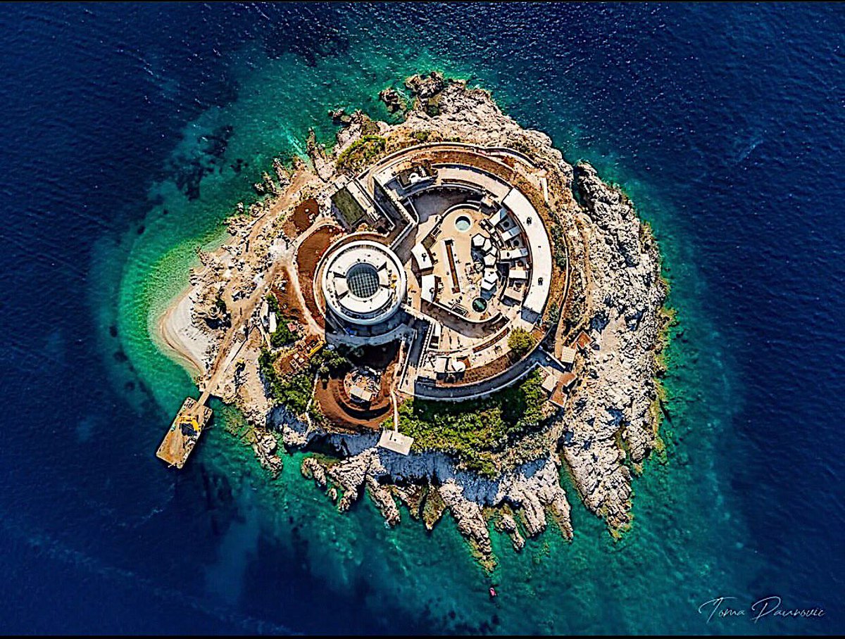 MV98570543's tweet photo. The island was once abandoned, some even say it is haunted. 💎
#Mamula in #Europe
IG 📸 tomapaunovicphotography
#loveisland #nature #sea #beauty #Landscape #blue #Trending https://t.co/qGEK4Gg9tz