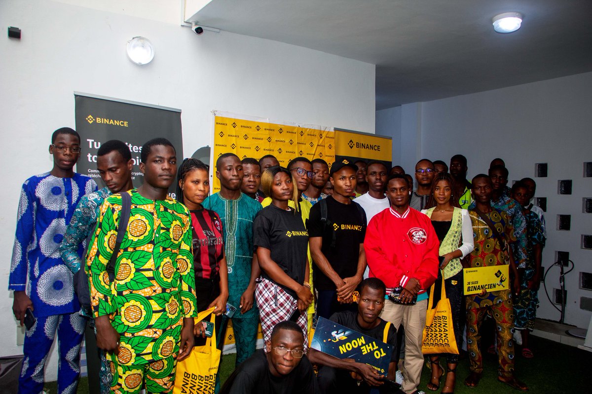 bigonsys's tweet photo. Dans un climat d'incertitudes, de peur et d'abstention, nous avons su faire passer un message. Faire comprendre l'utilité des cryptos et la blockchain pour lever l'équivoque. Merci à @binanceafrique.
#BinanceMeetupTourBenin
#BinanceMeetupTour https://t.co/v7BiV2VTfk