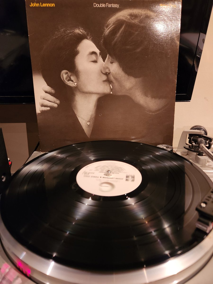 SpinVinyl1's tweet photo. Yoko Ono turns 90 today so I am spinning a couple of John Lennon and Yoko Ono albums for her. Happy birthday Yoko!
#YokoOno #JohnLennon #DoubleFantasy #MilkAndHoney #WatchingTheWheels #KissKissKiss #ImSteppingOut #SleeplessNight #vinylrecords https://t.co/HnKGRwwHYl