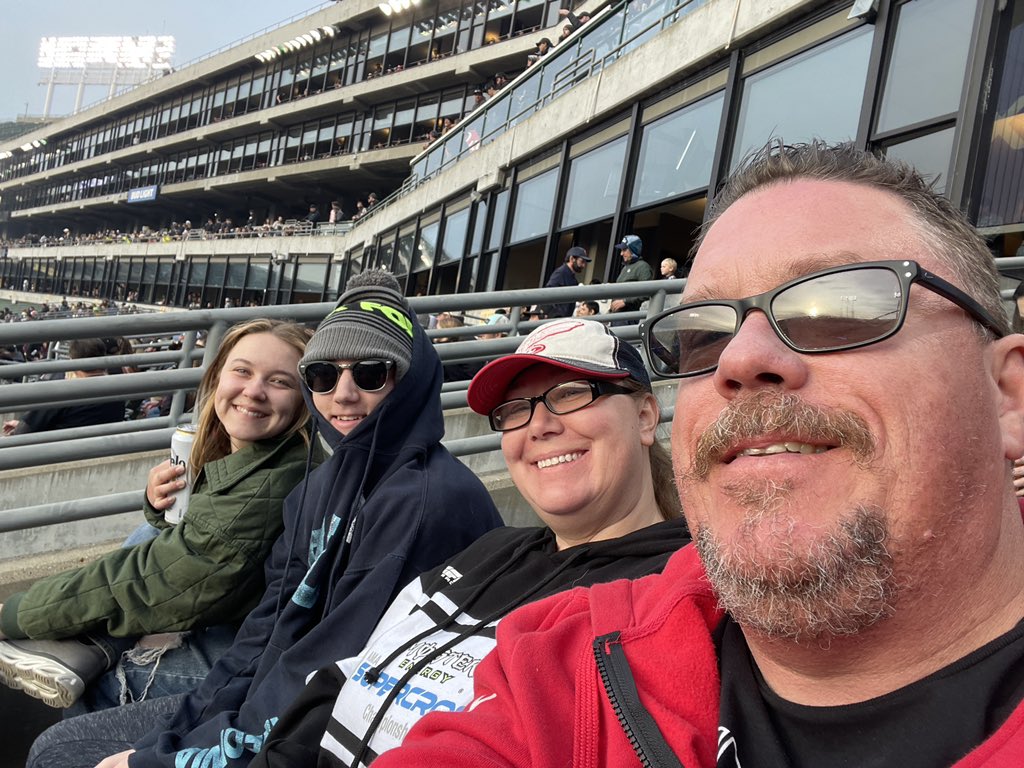 dano044's tweet photo. #SupercrossLive  Supercross w da Fam https://t.co/tlHQFcXbLY