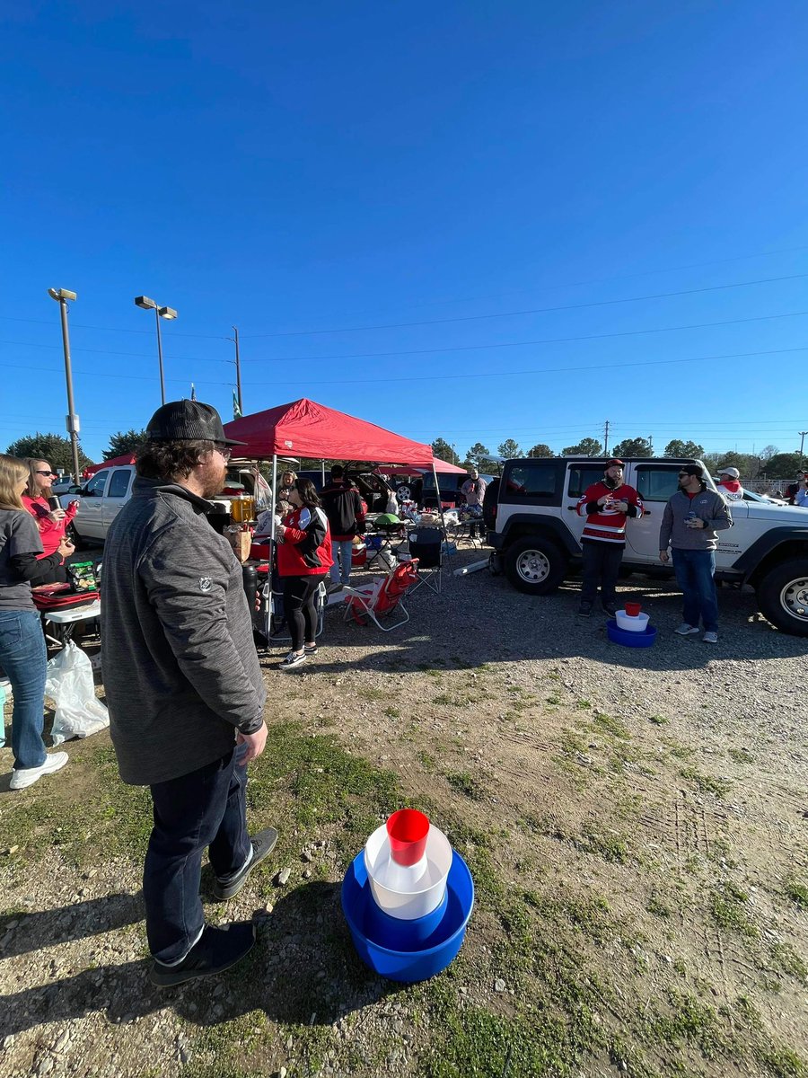 Tailgating for the Canes game with a little BULZi! 

#BULZiBUCKET 

📸: Mark C.