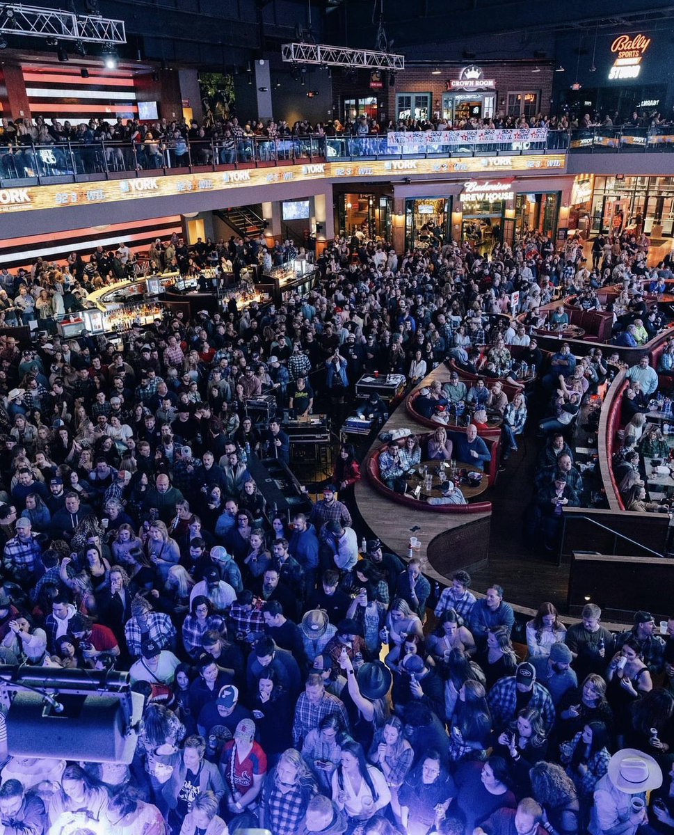 JosephShack's tweet image. Great night in STL last night! @DrakeMilligan