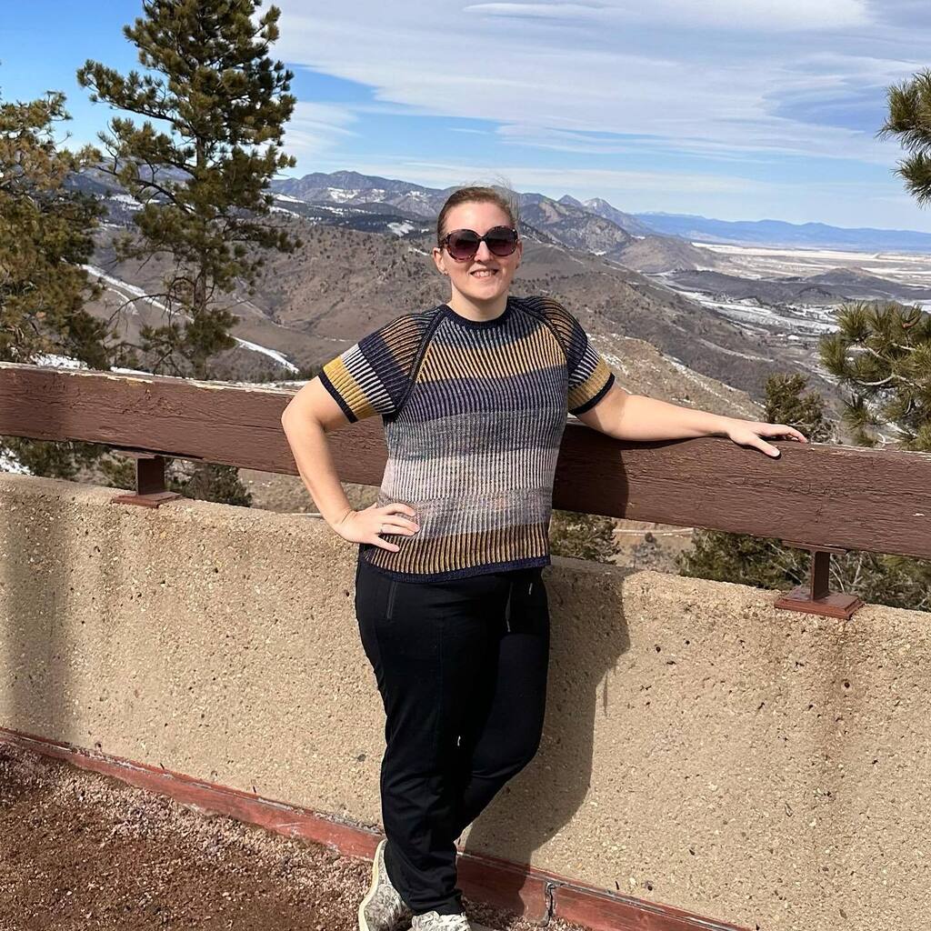 Today I drove up a mountain for a glamour shot with my #NewspaperPullover. Worth it. I'm so happy with the final result of this project.

Pattern by @jojilocat, yarn js @malabrigoyarn sock. #ravelry instagr.am/p/Co01tfhsPAH/