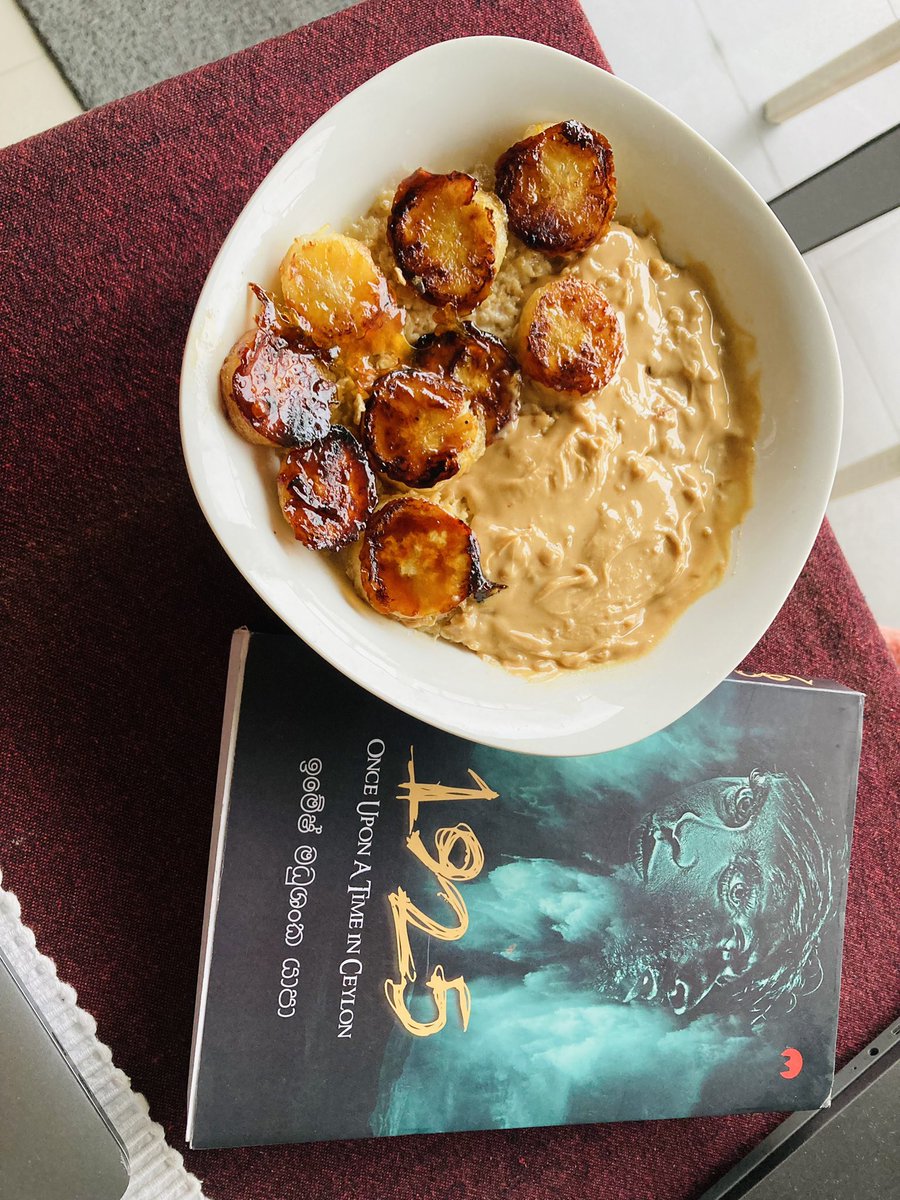 TomesReader's tweet image. Caramelita bananas with peanut butter. Oats before the weekend lectures leave me all tired and hangry #Oatnotes #Oatgloats