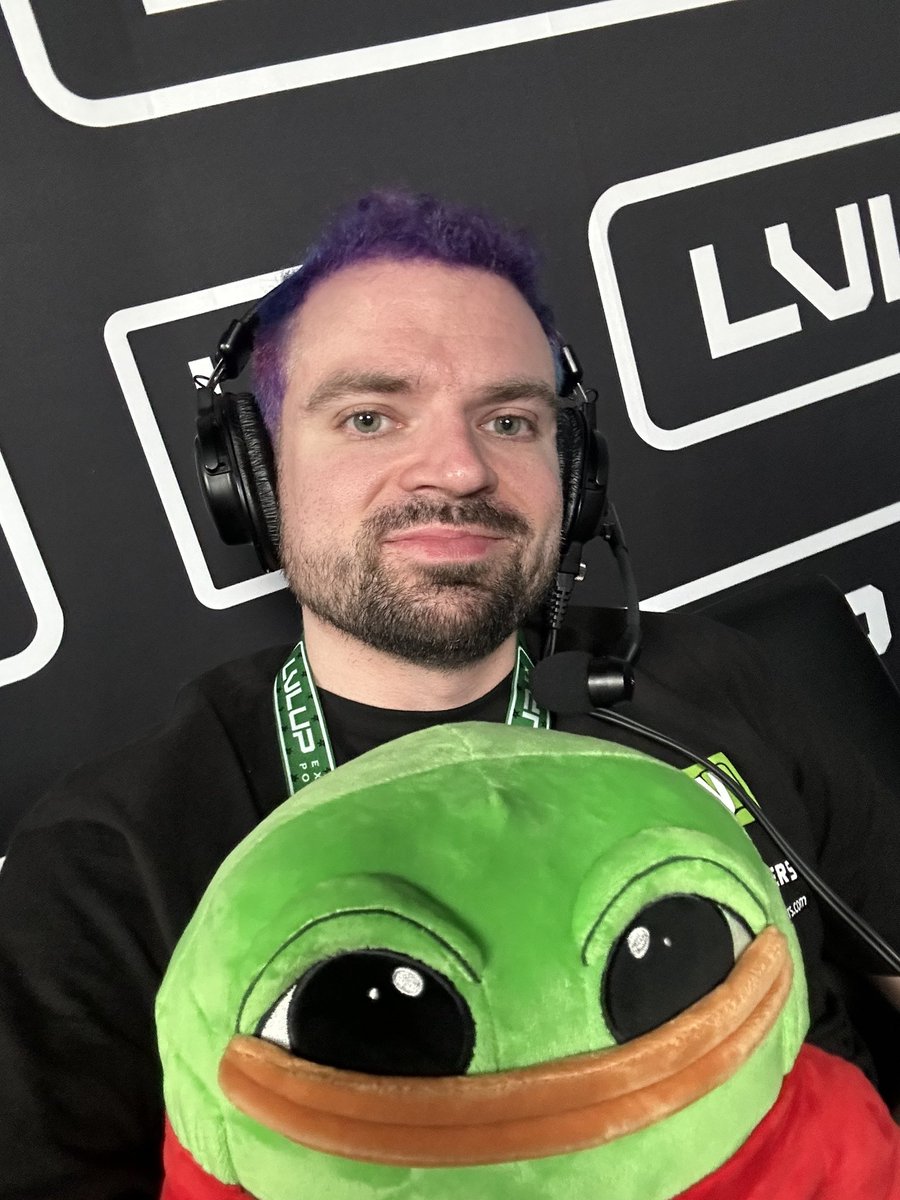 Just a moose and his peepo