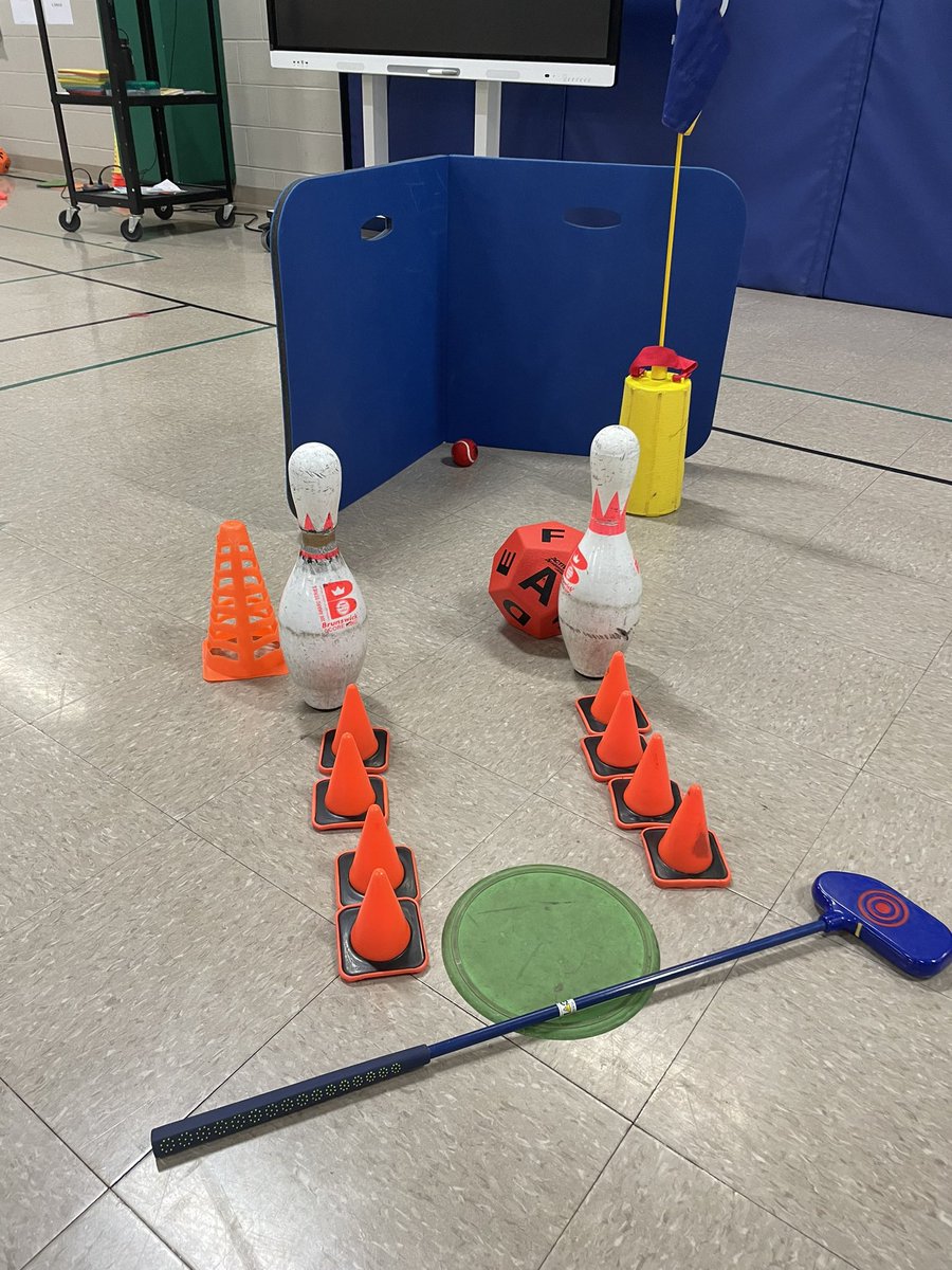CoachSegundo's tweet photo. Students worked in groups this week to create a “one of a kind” golf course! ⛳️ This activity promoted working with others, communication, creativity, and putting safety. 🏌️‍♂️Definitely a fun unit!#shapeamerica #pe #pecentral #safety #physicaleducation https://t.co/q05biyD6TV