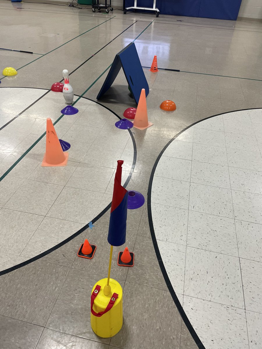 CoachSegundo's tweet photo. Students worked in groups this week to create a “one of a kind” golf course! ⛳️ This activity promoted working with others, communication, creativity, and putting safety. 🏌️‍♂️Definitely a fun unit!#shapeamerica #pe #pecentral #safety #physicaleducation https://t.co/q05biyD6TV