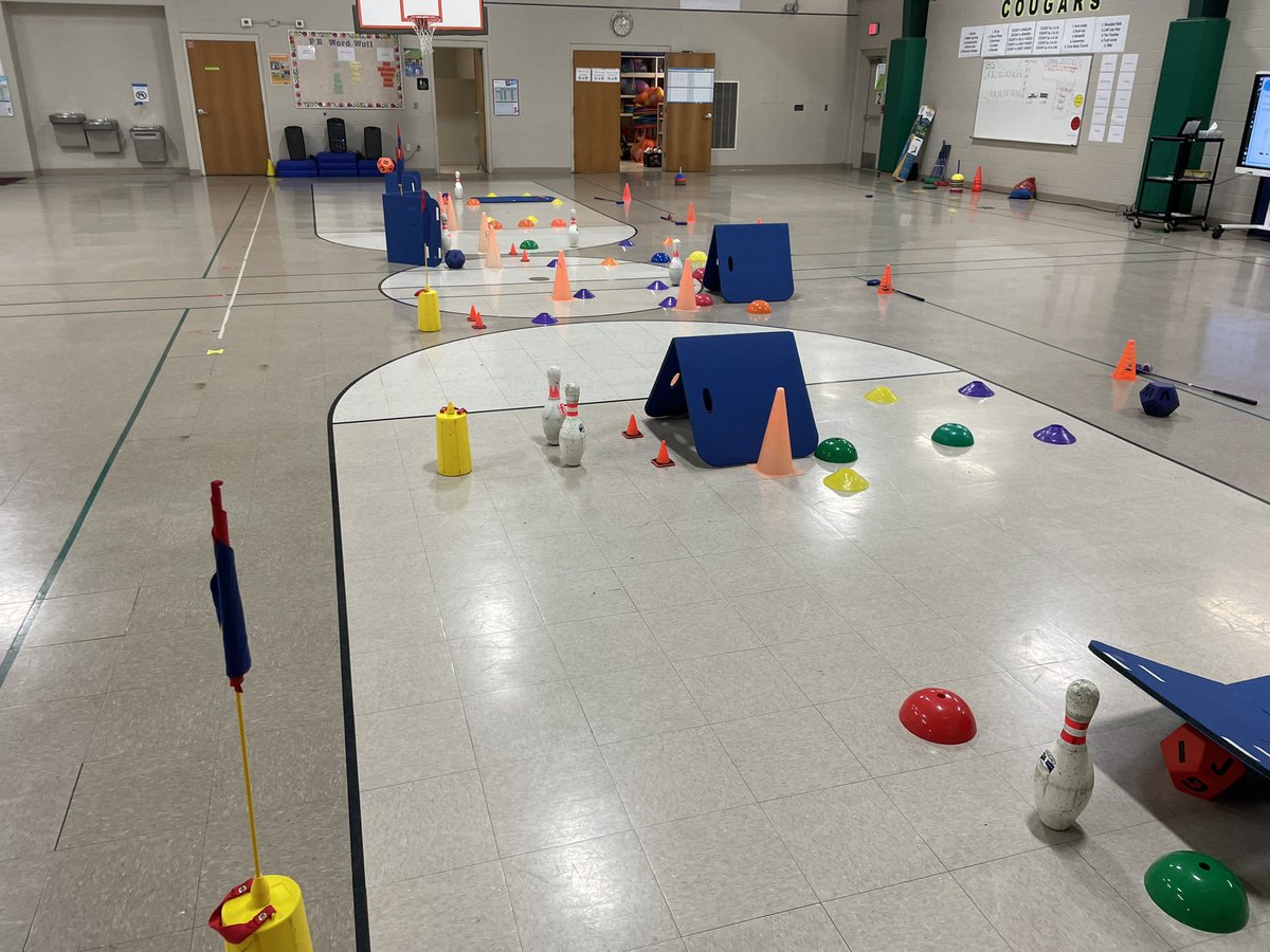 CoachSegundo's tweet photo. Students worked in groups this week to create a “one of a kind” golf course! ⛳️ This activity promoted working with others, communication, creativity, and putting safety. 🏌️‍♂️Definitely a fun unit!#shapeamerica #pe #pecentral #safety #physicaleducation https://t.co/q05biyD6TV