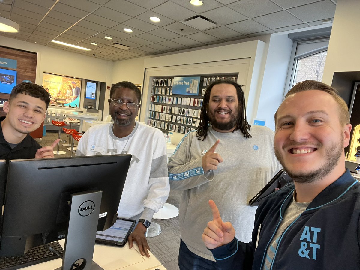 #Thank4lunch Samsung providing the team with some much needed lunch to sell the new S23 series!!