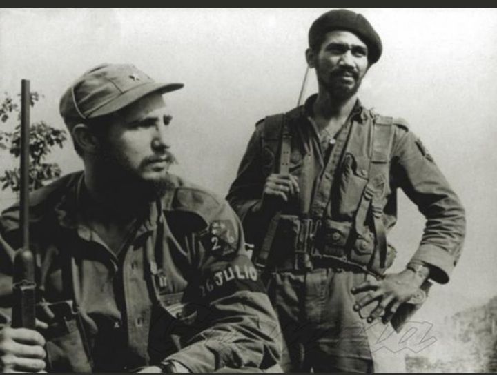 Fiel amigo de #Fidel y #Raul #AlmeidaVive en cada agradecido, así te recordamos comandante #GranmaTriunfa. @GuerrillaRMGrm @ElieserFloresF1 @GabiHer62544278 @JmarquezJ @jgfundora_a