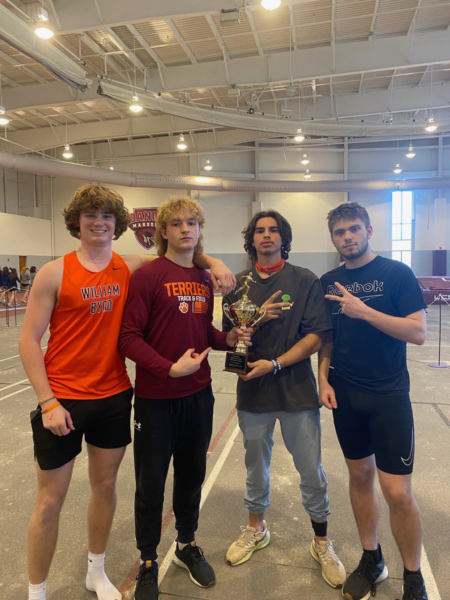 CooperMinnix's tweet photo. Had a great time running with these guys! Region runner ups, and a new unofficial PR split at low 23s! Looking forward to next year https://t.co/EjpYB8cOiU