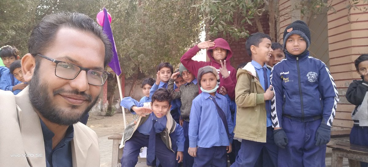 BukhariAbbas14's tweet photo. #سندھ_کے_اساتذہ_کا_معاشی_قتل_بند_کرو 
Release IBA teacher's salaries https://t.co/Y151ZYlVyS