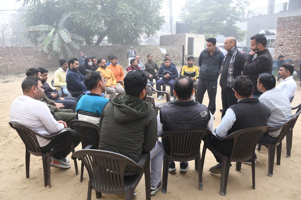 bjpsanjaybhatia's tweet photo. पानीपत निवास पर CAWS-क्लेरिकल एसोसिएशन वेलफेयर सोसाइटी (हरियाणा) के माध्यम से हरियाणा सरकार में लिपिक पद पर कार्य कर रहे साथियों ने ज्ञापन सौंपा।

आपकी बात उचित स्थान पर रखूँगा और पूरा कराने का भी प्रयास करूँगा। https://t.co/2QOk7MXeSg
