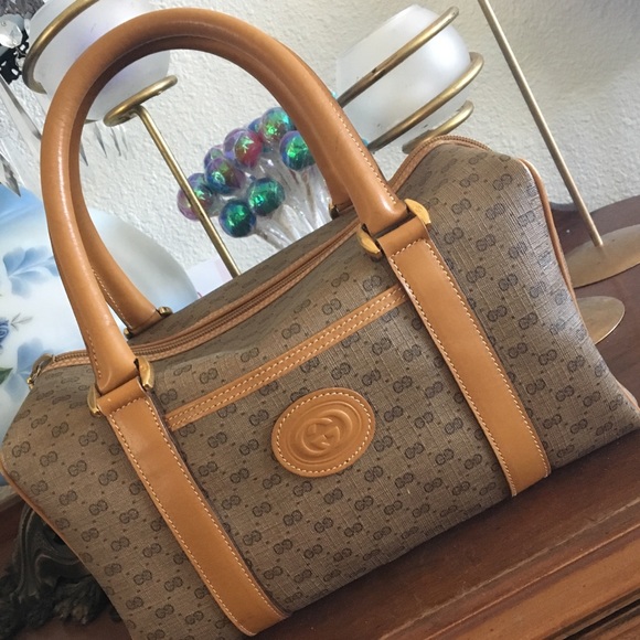 WendyH_Adams's tweet photo. So good I had to share! Check out all the items I'm loving on @Poshmarkapp #poshmark #fashion #style #shopmycloset #gucci: https://t.co/RSxWtnuxSN https://t.co/heF5lJ9g7F
