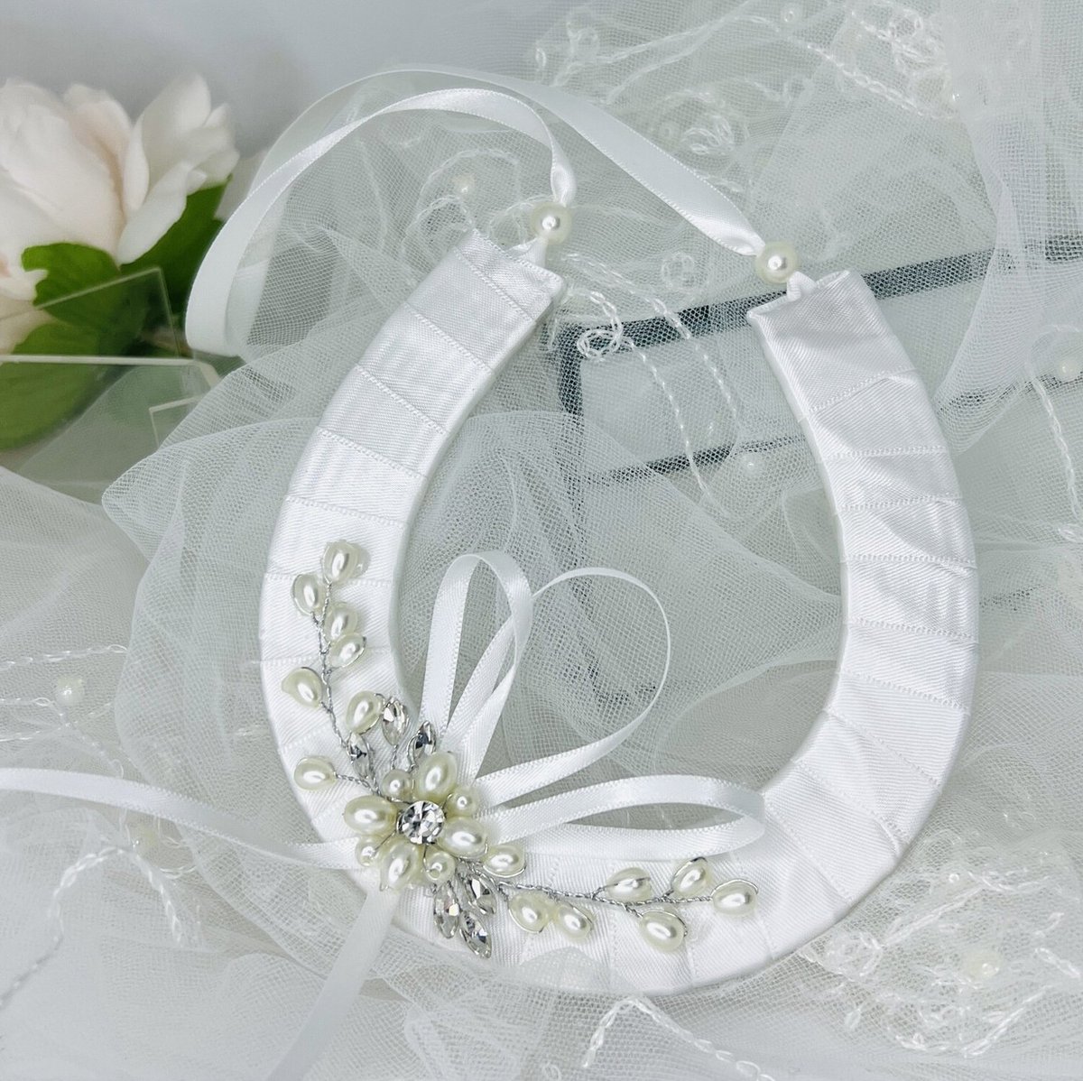 BRONY is a sophisticated bridal horseshoe to bring the bride a lifetime of luck bejewelledbridal.com.au/online-store #hoseshoe #bridalhorseshoe #bridalgoodluckcharm #bridalgifts #bridalgift #bridalaccessory #bridalaccesories #weddinginspiration #bridal #weddingaccessories #weddingaccesories