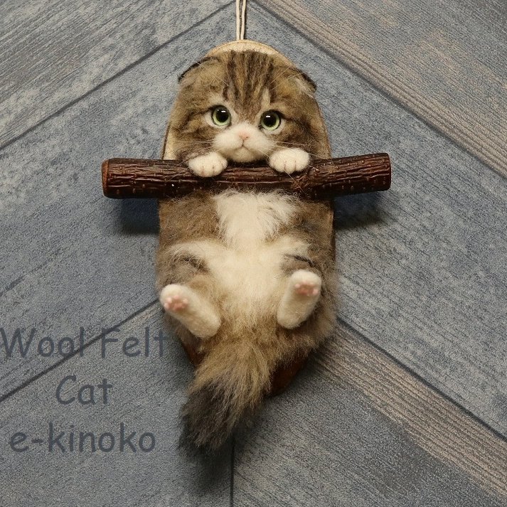 ekinoko1's tweet photo. 羊毛フェルトの #ぶら下がりにゃんこ 🐱
秋葉原駅と御徒町駅の間のJR施設 2k540 AKI-OKA ARTISAN内ショップ『Partina』様にて展示販売中です。
#2k540 #Partina https://t.co/EpVfAXmU6W