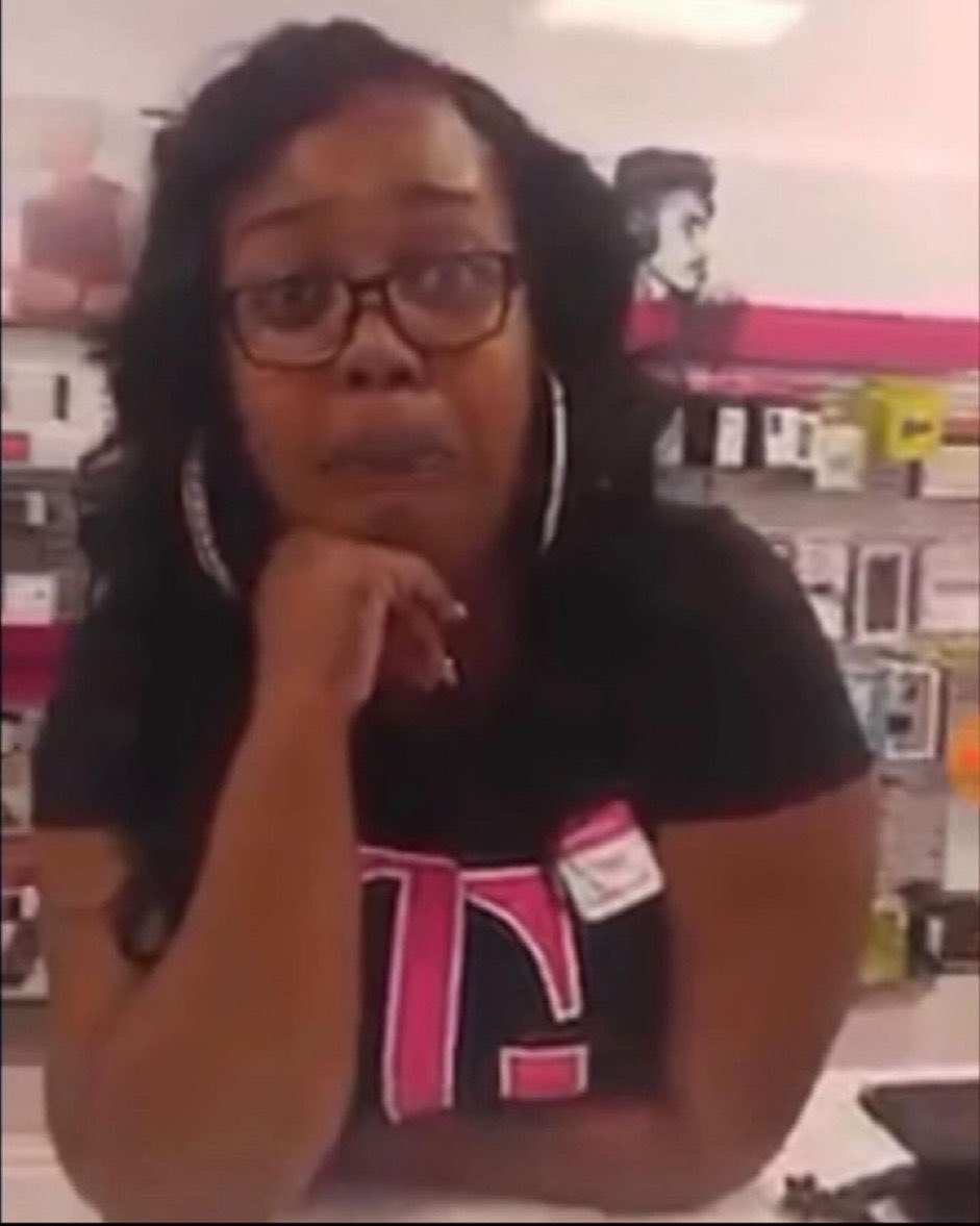 ReneexMonet's tweet photo. no fr and the btc 24 but act 10 i can see why she spends most of her miserable life on twitter and can’t find a job https://t.co/u6jRSs6Gdk