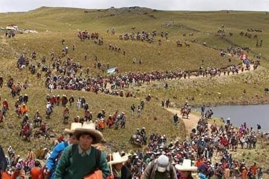 ALFONSO57820023's tweet photo. Cajamarca contra Yanacocha, por envenenar las aguas y los campos de cultivo, y la NEWMONT Y ROQUE BENAVIDEZ GANOZA NO PAGAN IMPUESTOS POR LOS MILLONES DE onzas de oro que sacan durante 3 décadas https://t.co/Ib0RF4MeP0