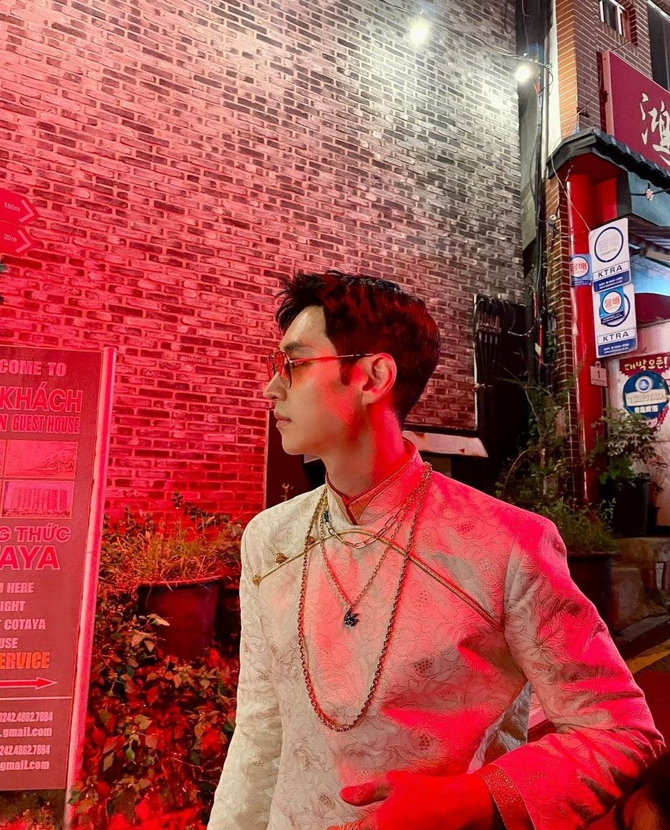 simpforjehoon's tweet photo. he has no business being this gorgeous https://t.co/fofrJv2iTh