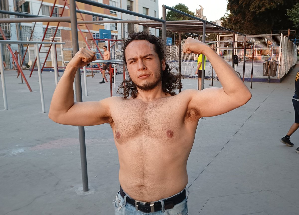 AldoElHacha's tweet photo. Se le dió a la barras #barras
#calistenia #calisthenics #urbangym #urbangymnastics https://t.co/m1BwNeFUFY