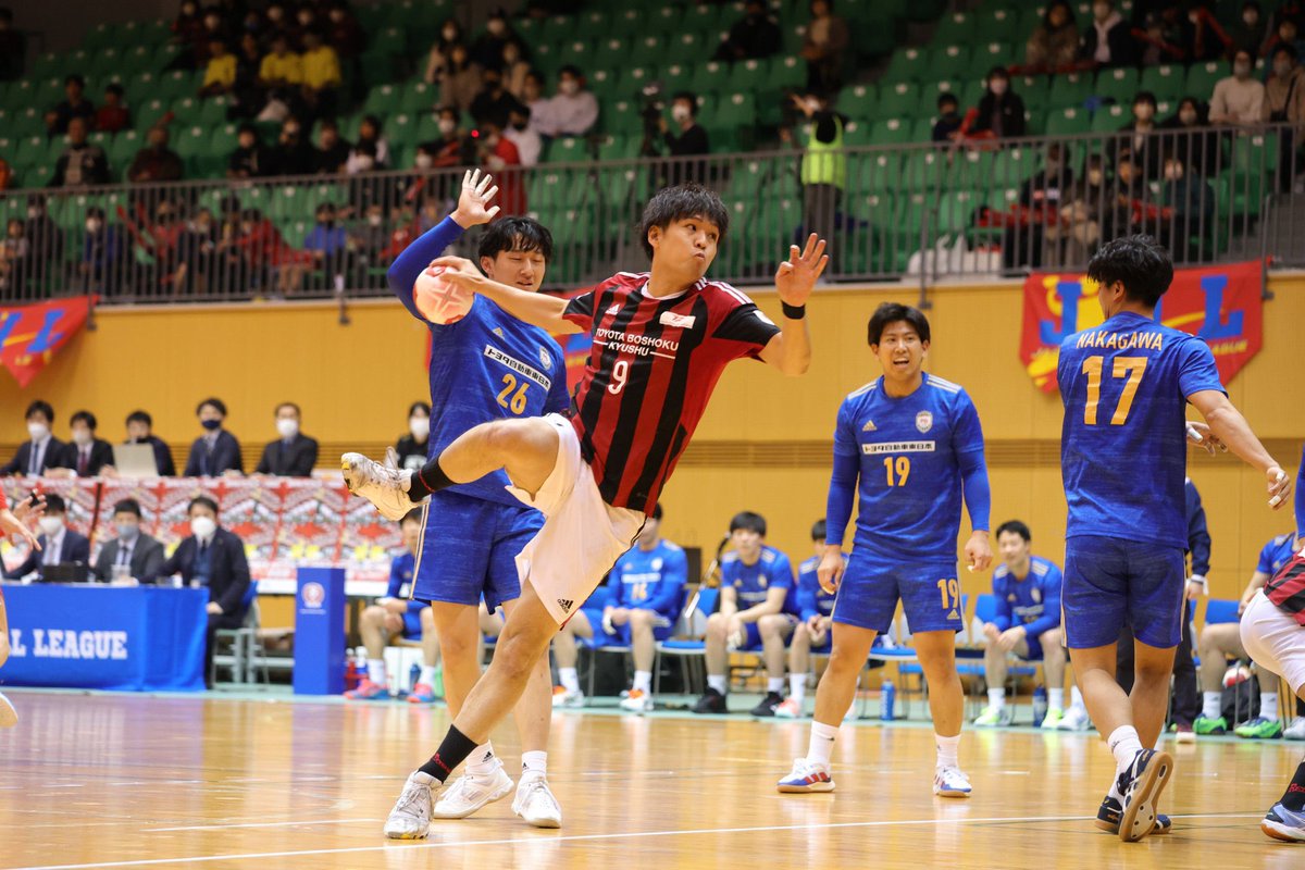 tbkredtornado's tweet photo. 【試合結果】

トヨタ紡織九州 26(12-13.14-13) 26 トヨタ自動車東日本

試合序盤はDFから速攻でリードしましたが、追いつかれてから拮抗した試合展開で引き分けとなりました❗️

プレーオフ進出に向けて次節のトヨタ車体戦に向けてトレーニングに励みます🔥

沢山の応援ありがとうございます🙇‍♂️ https://t.co/nSDAuilevS
