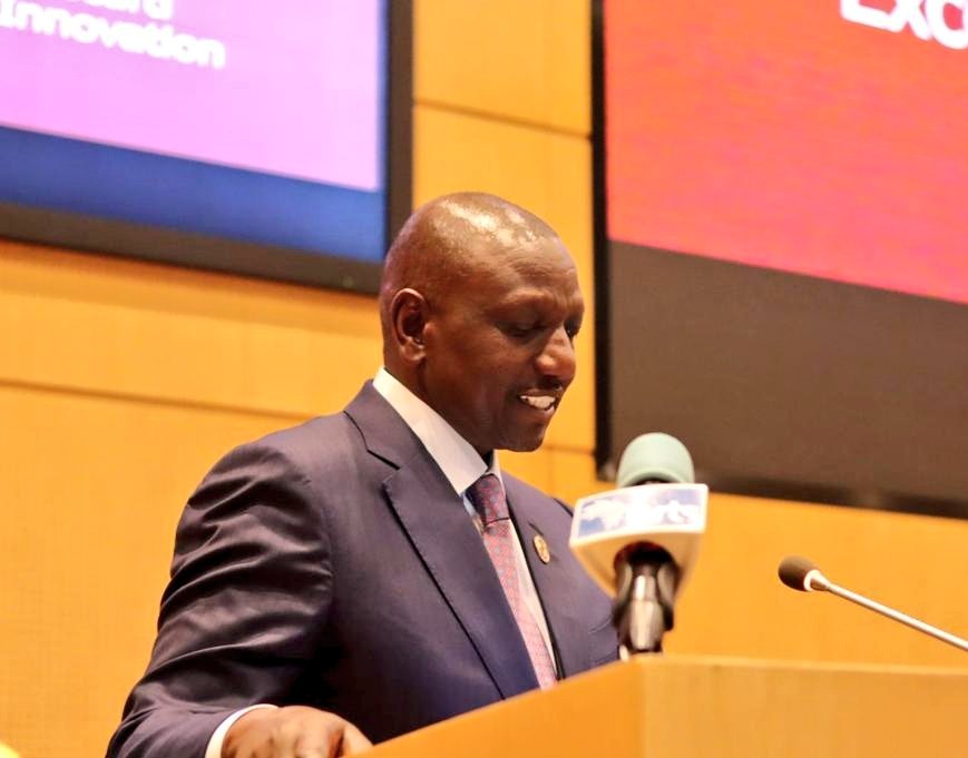 H.E President <a href="/WilliamsRuto/">William Samoei Ruto, PhD</a> 🇰🇪 feted with the African Leaders Malaria Alliance (ALMA) Joyce Kafanabo Award for Excellence and Innovation.
The award recognises Kenya's effort in advancing the digitisation agenda for malaria, RMNCAH and NTDs to enhance data driven decision making.