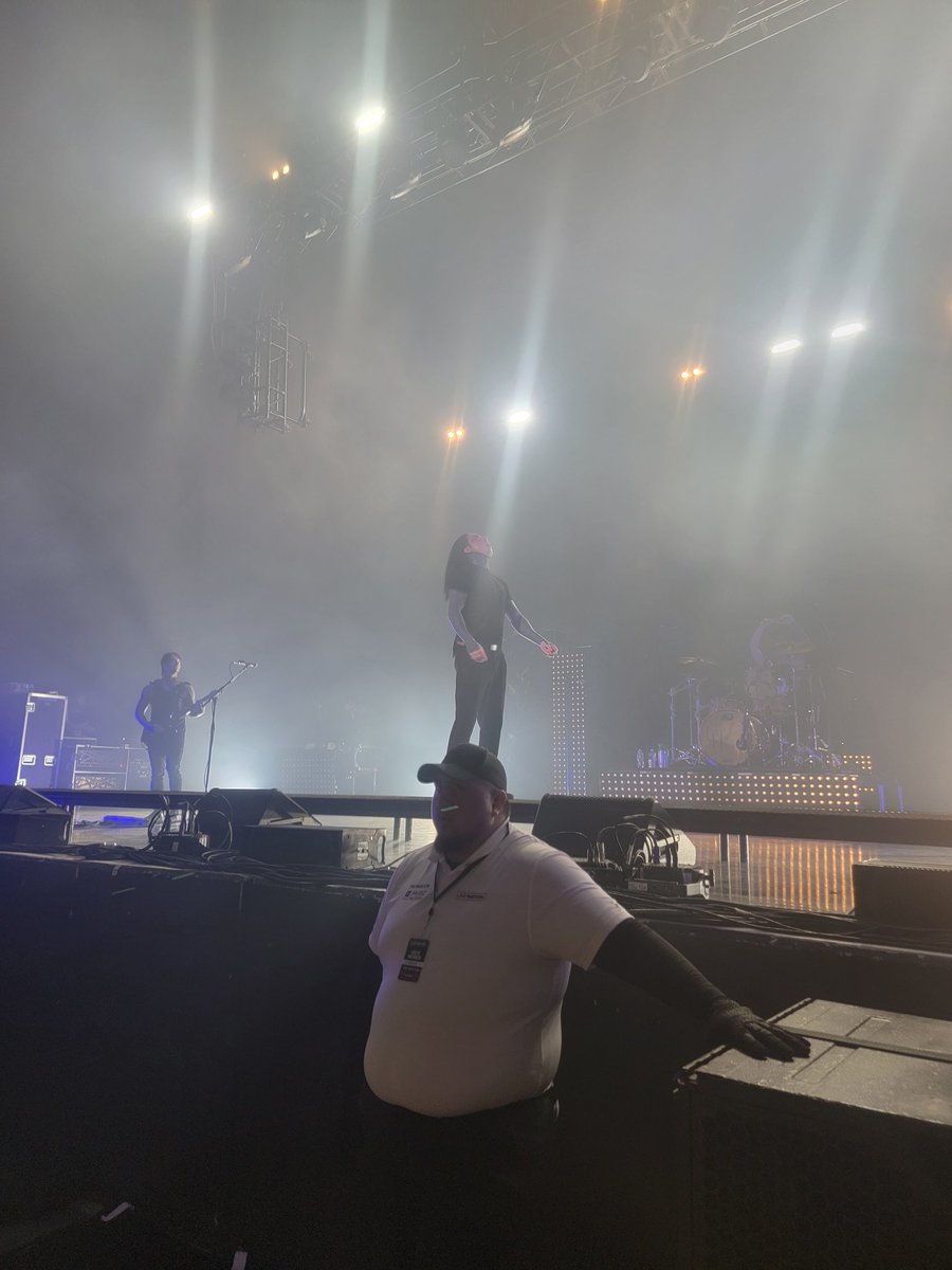 TraciLKlein's tweet photo. @RonnieRadke thank you for the amazing show tonight in Dallas. I totally didn't spend the last few weeks learning every word to watch the world burn so I could sing along lol. Can't wait to get the guitars after the tour, definitely going on my wall. Action shot of mic throwing. https://t.co/QMNR1ggAXX