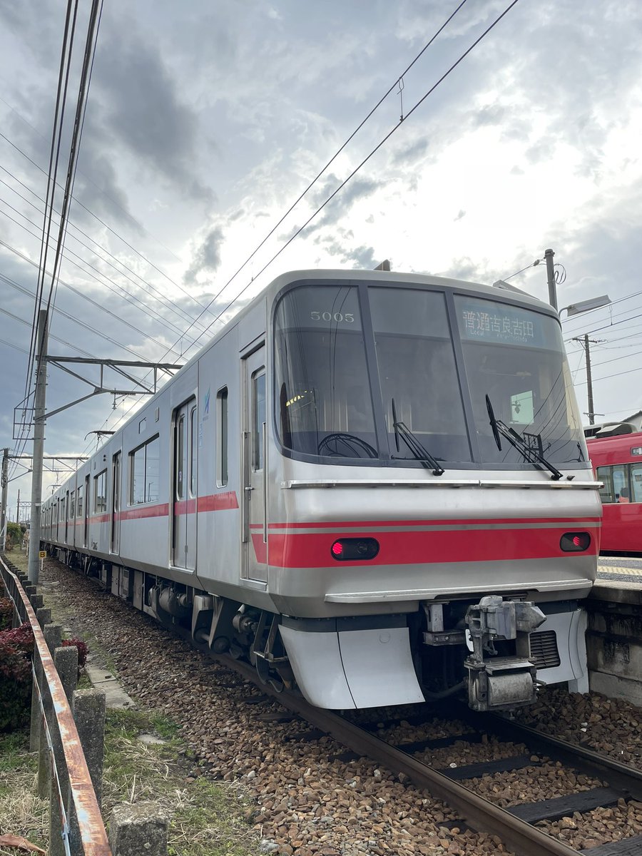 takkin_engine_d's tweet photo. 佐屋駅。1562列車、普通須ヶ口行きは未更新の3533Fが運用に、また1642列車、普通吉良吉田行きは5005Fが運用に入ります。さらに1541-1660列車は3112F+3165Fが入っています。
#3533F
#5005F
#3112F
#3165F https://t.co/OfgW99vmyi
