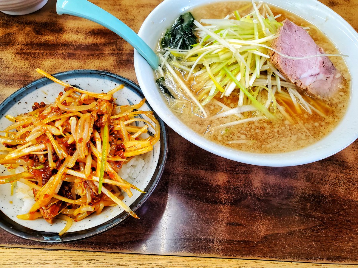 bigdada1011's tweet photo. 今日のお昼ごはん🍴
ラーショーのネギらーめん...忍押。
@PIL_0007 と @taketake0551 https://t.co/dKmIdiMbz5