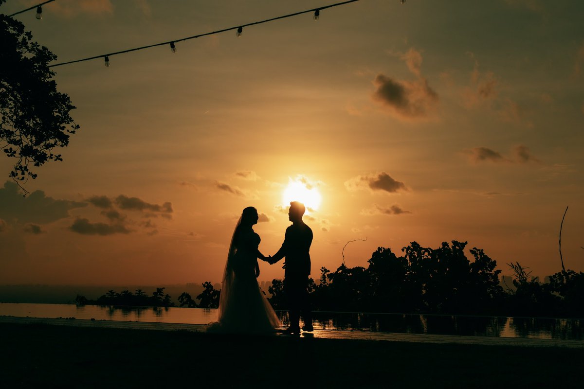 PMLJY's tweet photo. It’s been a while, Twitter.

4 life achievements since my last tweet (that no one asked for but whatever)

1. We got engaged 5 hours before our 2nd wedding.
2. We got Baki after our wedding.
3. Enrolled myself to a business course.
4. We got a 10-year visa!

Ciao! On to the next. https://t.co/t2vbDc1UjO