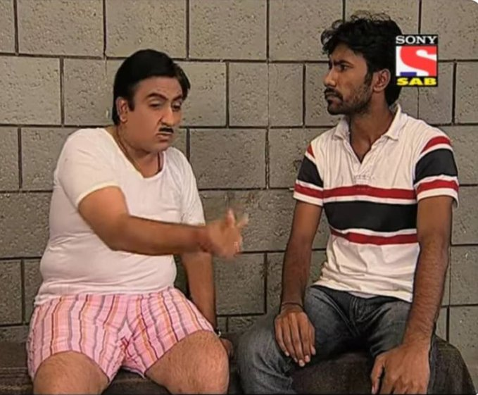 CHARTISKING's tweet photo. A Registered #SEBI Analyst or Social Media Analyst or #Bluechannel Anchor discussing Fundamental- Market Trend with a Losing Trader. https://t.co/opOYSc10nQ