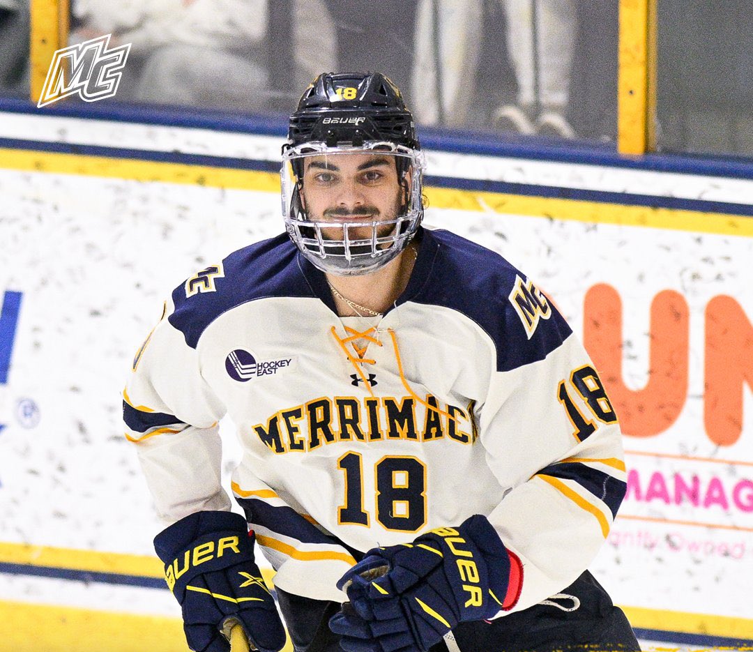 BUST OUT THE BROOMS 🧹 

No. 20 Merrimack defeats No. 5 Boston University, 4-3, to sweep the weekend series! 

#NCAAHockey x 📸 @MerrimackMIH