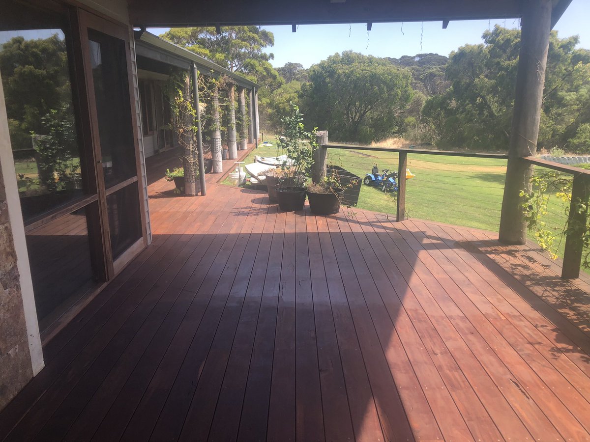 Grain bags ✅ quick weed check = plenty 🤔 fuckem next weeks problem ,so we’ll oil the decks at home