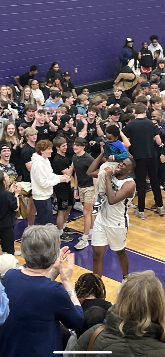 Loved this #AlphaandOmega moment 💕 when our Mustangs became Region Champs! What a game. So proud of our Team. 🌟🏆#TheMVPSchool #imamustang #beststands @coachT_fearless