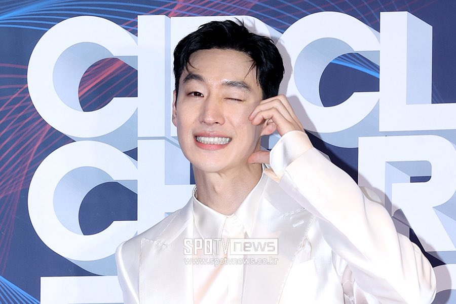 Lee Je Hoon Indonesia 🇮🇩 on Twitter "[Circle Chart Music Awards] Aktor Lee Je Hoon menghadiri