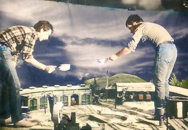 ModelsThomas's tweet image. What did they use for snow on set?