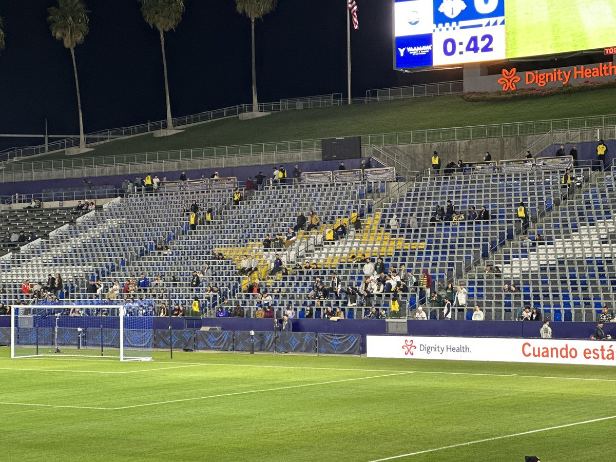 Bouncingsoulr6's tweet photo. Going to be sad seeing the first actual home game look like this… #kleinout #jovanout #danbeckermanout https://t.co/z17JCBjen6