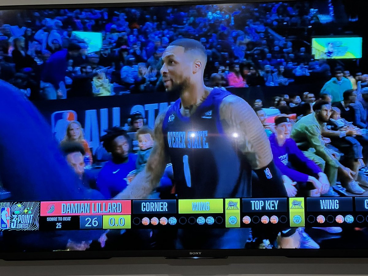 krachelw's tweet photo. #DamianLillard pulls out the ol #WeberState jersey as a nod to the school that put him on the map. Very classy. #GoWildcats #20233PointChampion #3PointChampion https://t.co/8jLRlkltUi