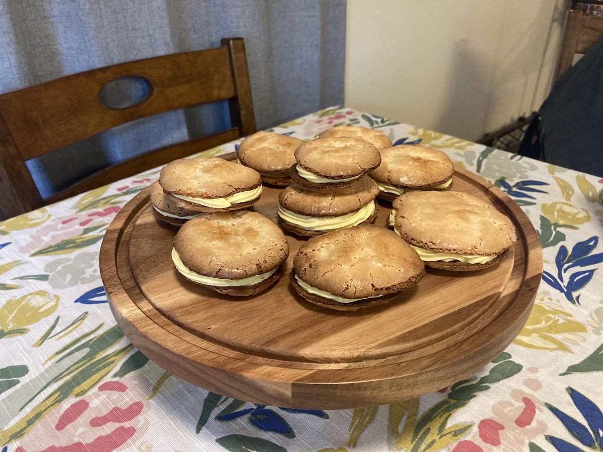 StephMarie015's tweet image. My second ever attempt at macarons went better than the first attempt so I guess that’s all I could’ve asked for