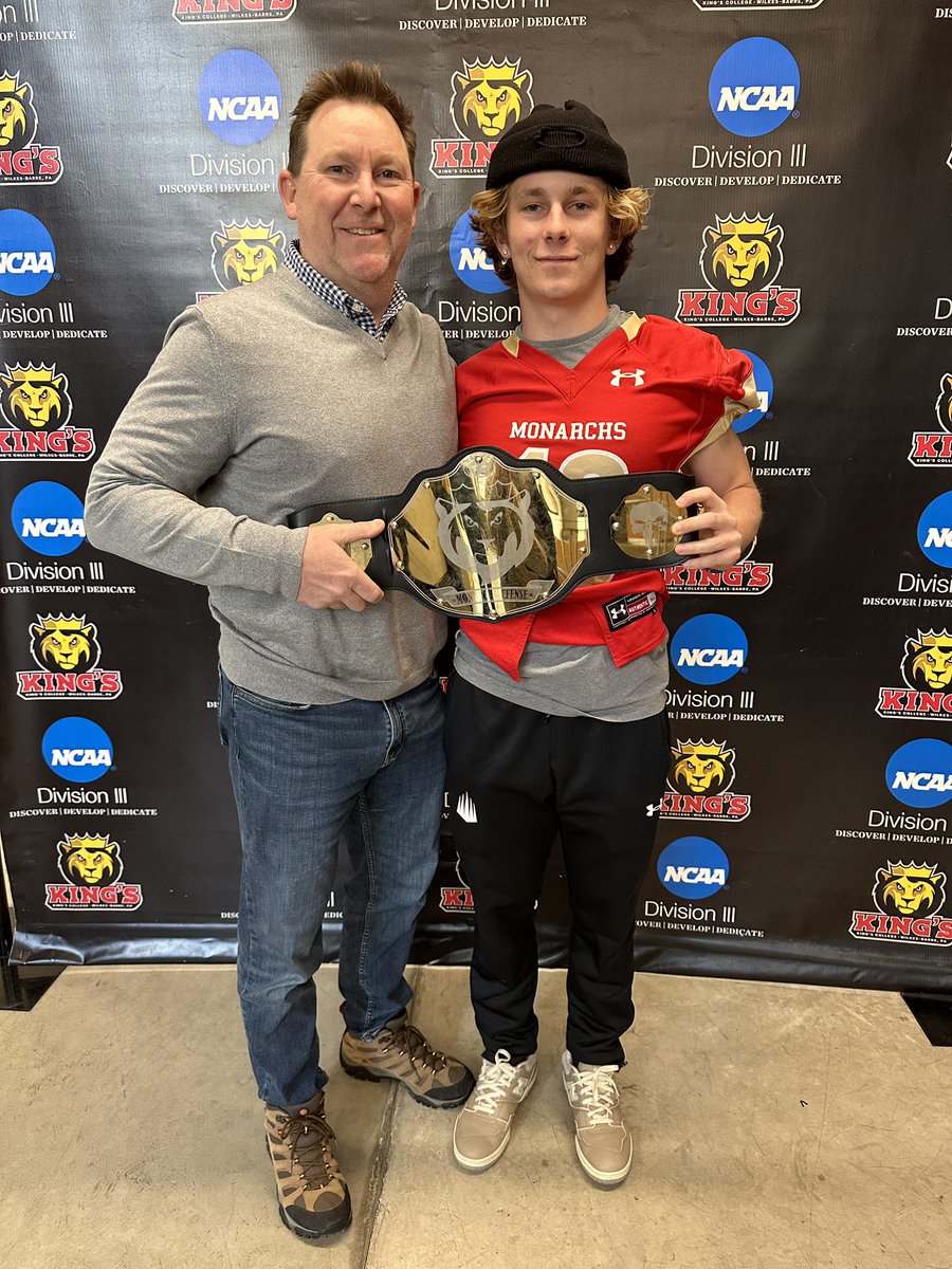 _bgreen11_'s tweet photo. Enjoyed my visit today at Kings College! Thank you for the hospitality!
@KingsCollegeFB @KingsCollege_PA @Coach_Bantell @CoachKyleBrey @CoachPondIMG https://t.co/s75t5zrxRl