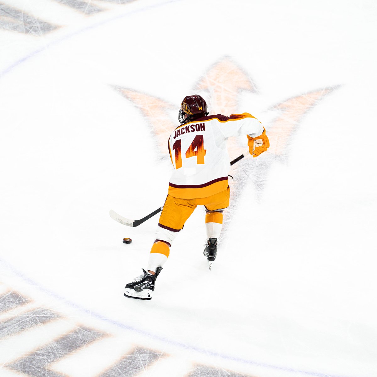 SunDevilHockey's tweet photo. TY JACKSON AT IT AGAIN 🚨

Ty evens the score at 2 a piece 9:20 into the 2nd https://t.co/wdATLFZAsl